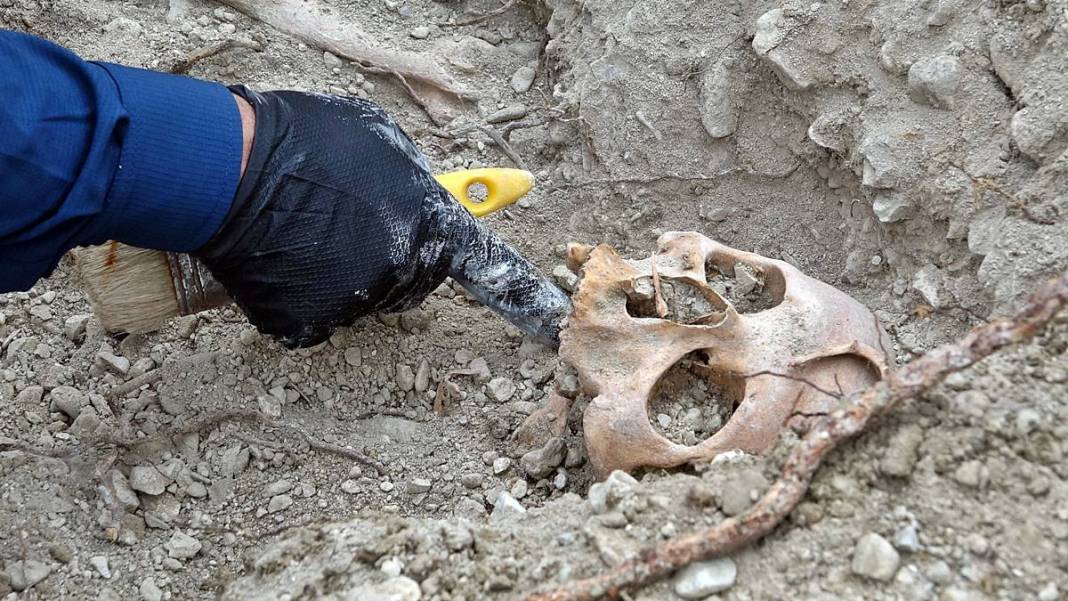 O kentte kanalizasyonda insan kemikleri bulundu! Kimlik tespiti için üniversiteden ekip gönderildi 15